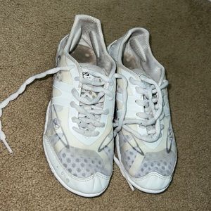 Nfinity size 6 vengance cheer shoes